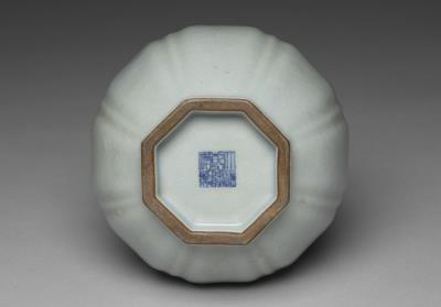 图片[3]-Octagonal vase with green glaze, Qing dynasty, Qianlong reign (1736-1795)-China Archive